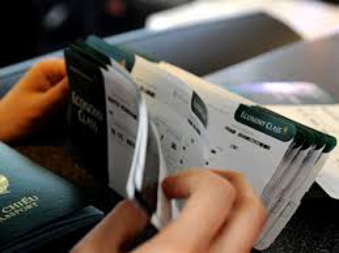 Khi đi máy bay cần những loại giấy tờ tùy thân nào?